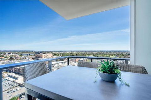A Cut Above The West Pool Rooftop Bar Gym Wifi - Redcliffe Tourism 1