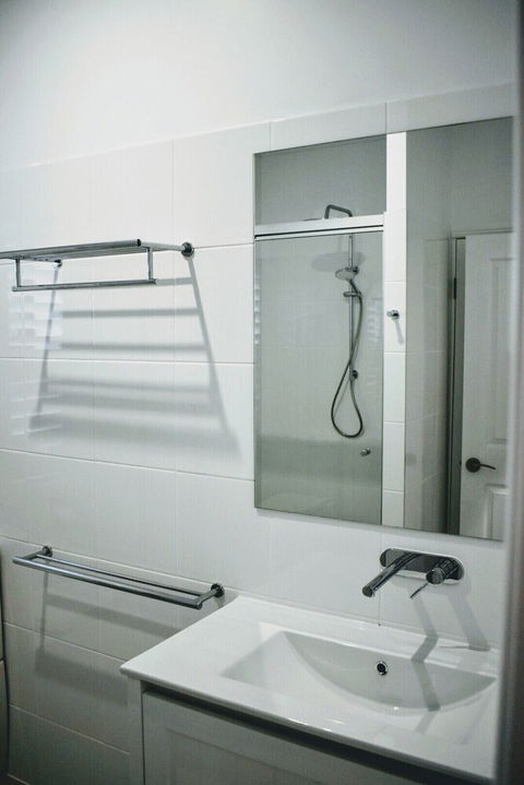 CocoBrew Boutique Apartments - Redcliffe Tourism 6