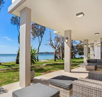 Paradise Beach House Waterfront with Heated Pool - Redcliffe Tourism
