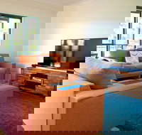 Cumberland House - Redcliffe Tourism