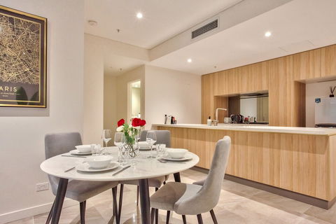 Apartment Darling Harbour Day St. 3 - Redcliffe Tourism 1