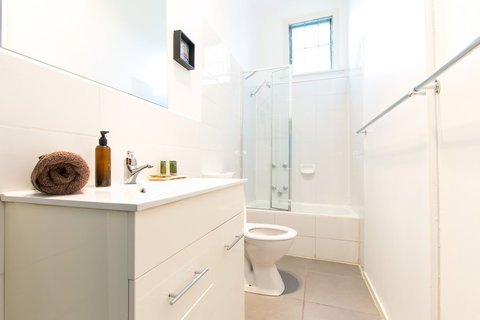 HUNTER In The Heart Of Collingwood Fitzroy - Redcliffe Tourism 4