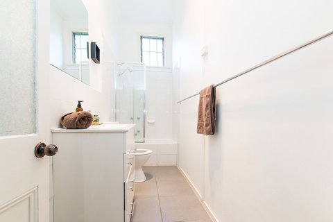 HUNTER In The Heart Of Collingwood Fitzroy - Redcliffe Tourism 6