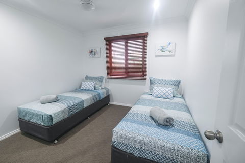 Absolute Airlie Airlie Beach - Redcliffe Tourism 3