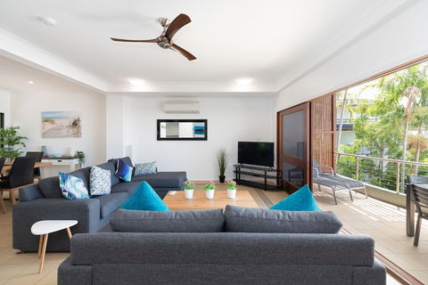 Absolute Airlie Airlie Beach - Redcliffe Tourism 0