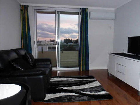 Fremantle Stay WA - Redcliffe Tourism 0