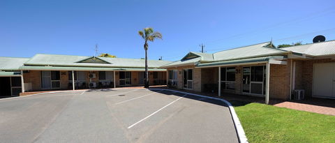 Abrolhos Reef Lodge - Redcliffe Tourism 4