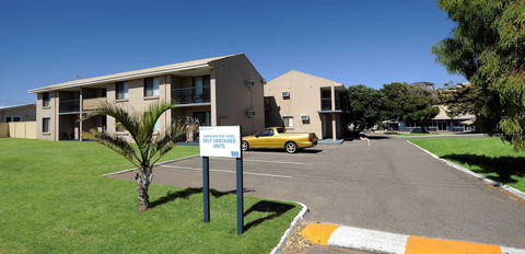 Abrolhos Reef Lodge - Redcliffe Tourism 2