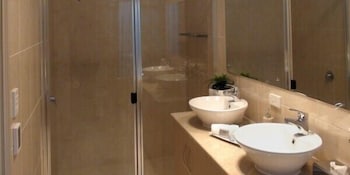 Casavino Luxury Villas - Redcliffe Tourism 5