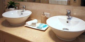Casavino Luxury Villas - Redcliffe Tourism 0