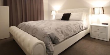 Casavino Luxury Villas - Redcliffe Tourism 2