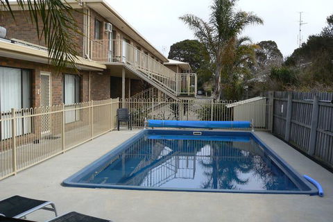 Allambi Holiday Apartments - Redcliffe Tourism 4
