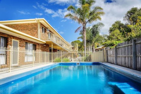 Allambi Holiday Apartments - Redcliffe Tourism 0