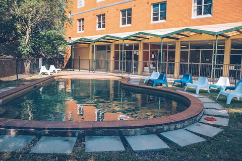 Greenwich Village Accommodation Hostel - Redcliffe Tourism 3