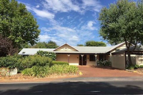 The Noble Grape Guesthouse - Redcliffe Tourism 0