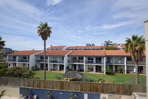 West Beach Lagoon 212 - Gorgeously Decorated - Redcliffe Tourism 1