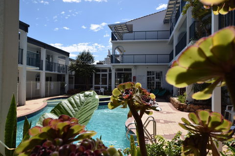 West Beach Lagoon 212 - Gorgeously Decorated - Redcliffe Tourism 3