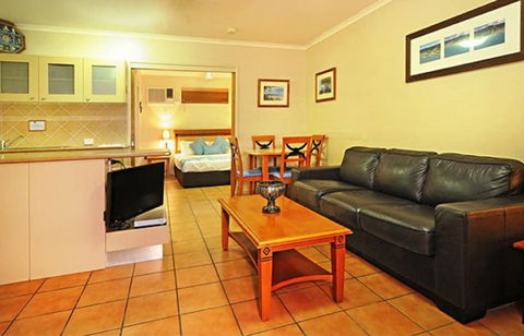 At Boathaven Bay Holiday Apartments - Redcliffe Tourism 4