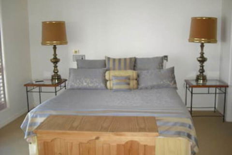 Sanctuary Cove Villas - Redcliffe Tourism 5