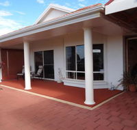 Close Encounters Bed  Breakfast - Redcliffe Tourism