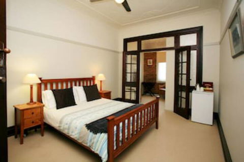 The Bank Guesthouse - Redcliffe Tourism 0