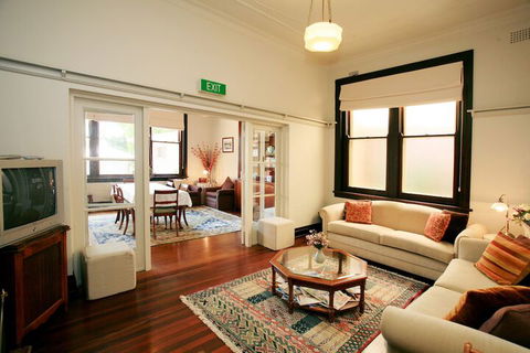 The Bank Guesthouse - Redcliffe Tourism 6