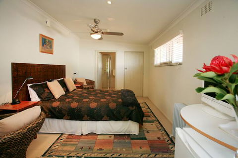 The Bank Guesthouse - Redcliffe Tourism 4