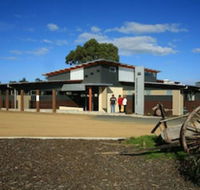 Swansea Backpackers - Redcliffe Tourism