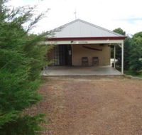 Gumtrees Cottage - Redcliffe Tourism