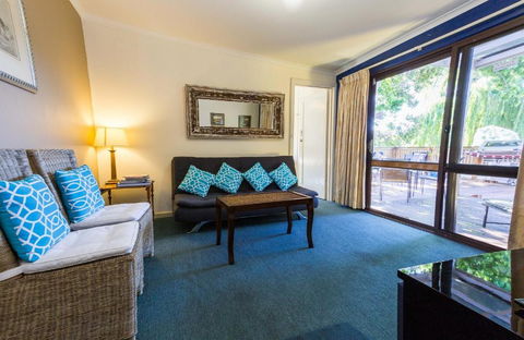 Nazaaray Beach House - Redcliffe Tourism 2