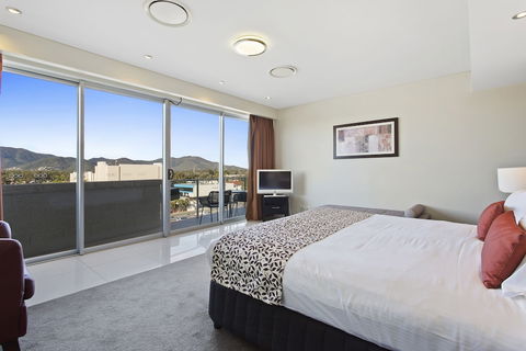 CBD Luxury Accommodation - Redcliffe Tourism 4