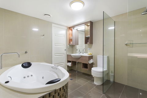 CBD Luxury Accommodation - Redcliffe Tourism 5