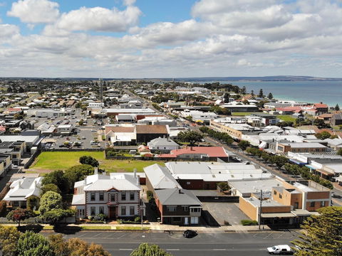 Annesley House - Redcliffe Tourism 1