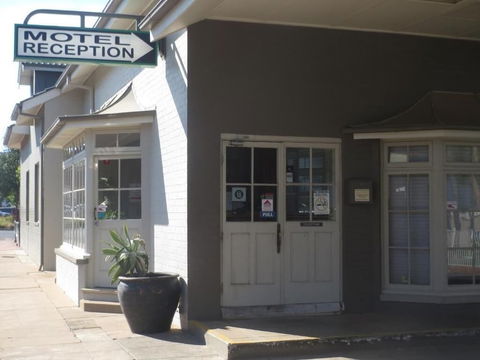 Coachman Hotel Motel - Redcliffe Tourism 0