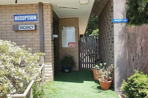 Allamar Motor Inn Motel - Redcliffe Tourism 6