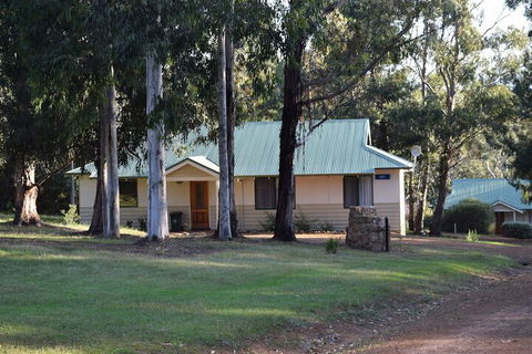 Bushy Lake Chalets - Redcliffe Tourism 6