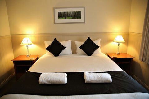 Bushy Lake Chalets - Redcliffe Tourism 3