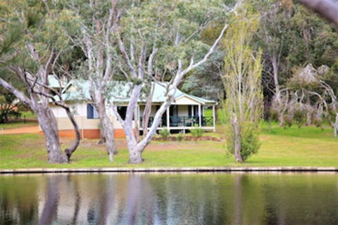 Bushy Lake Chalets - Redcliffe Tourism 0