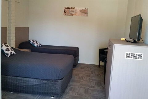 Foreshore Motel - Redcliffe Tourism 5