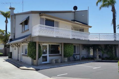 Foreshore Motel - Redcliffe Tourism 0