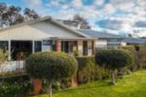 Aggies Bed & Breakfast - Redcliffe Tourism 0
