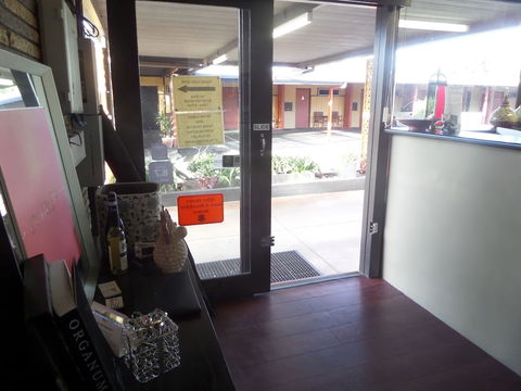 Motel Oasis - Redcliffe Tourism 3