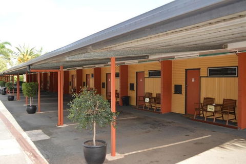Motel Oasis - Redcliffe Tourism 0