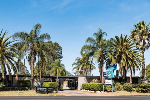 Motel Oasis - Redcliffe Tourism 1