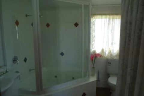 Lee Farm Stay Cottages - Redcliffe Tourism 6