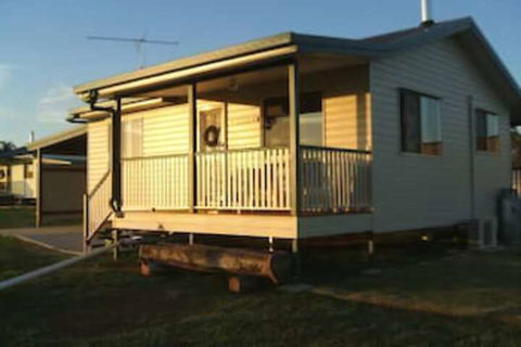 Lee Farm Stay Cottages - Redcliffe Tourism 0