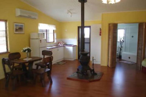 Lee Farm Stay Cottages - Redcliffe Tourism 7