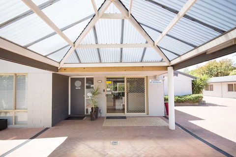 Archipelago Apartments - Redcliffe Tourism 5