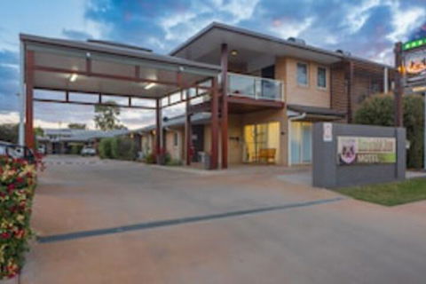 Emerald Inn - Redcliffe Tourism 0