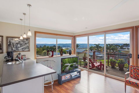 Monaro Cottage - Redcliffe Tourism 5
